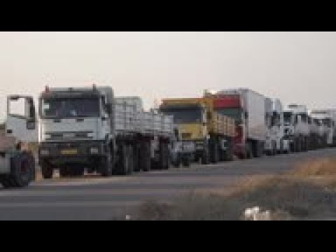 Trucks in long queues for diesel in oil-rich Libya