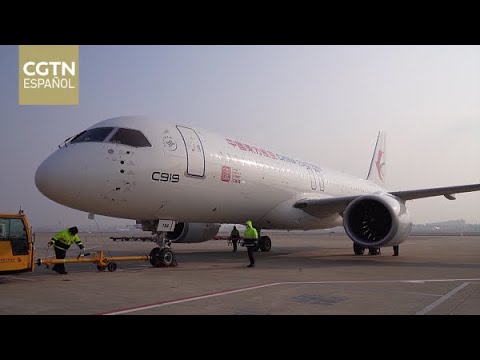 El avión chino de pasajeros C919 inicia su tercera ruta regular
