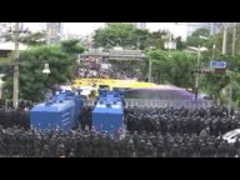 Water canon at anti-govt protest at Thai parliament