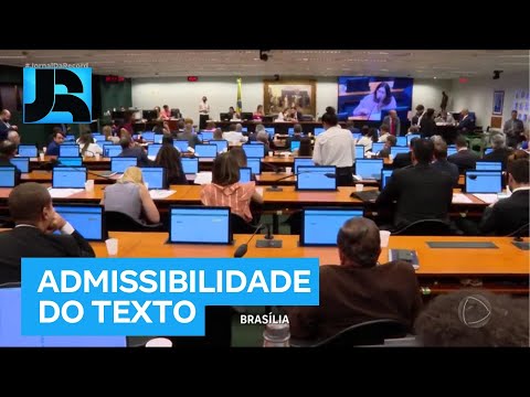 CCJ da Câmara aprova medidas que reduzem poderes de ministros do STF