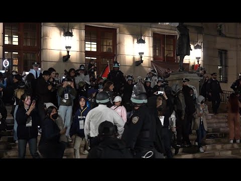 Policía desaloja edificio de Universidad de Columbia tomado por manifestantes propalestinos | AFP