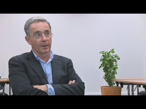 Expresidente colombiano Uribe denunciado en Argentina por crímenes de lesa humanidad | AFP