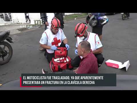 Motociclista impacta en la parte derecha de un vehículo en Altamira, Managua - Nicaragua