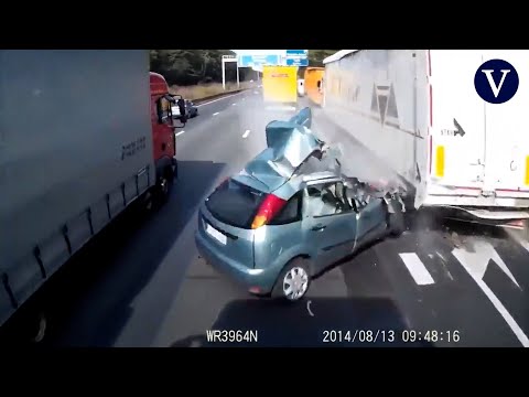 El sobrecogedor vídeo que muestra por qué nunca debes hacer así esta maniobra en autovía