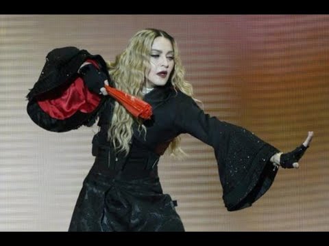 Llueven críticas a Madonna tras escupir a su público en pleno show