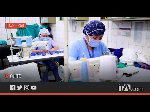 Seis costureras elaboran prendas quirúrgicas en el HCAM