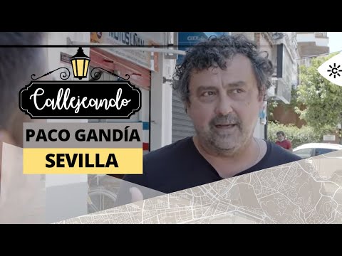 Callejeando | Paco Tous habla de Paco Gandía en la sevillana calle que lleva el nombre…
