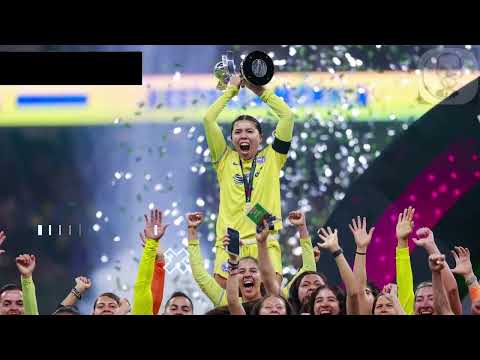 Presidente de América, Santiago Baños, se esconde durante premiación del equipo femenil