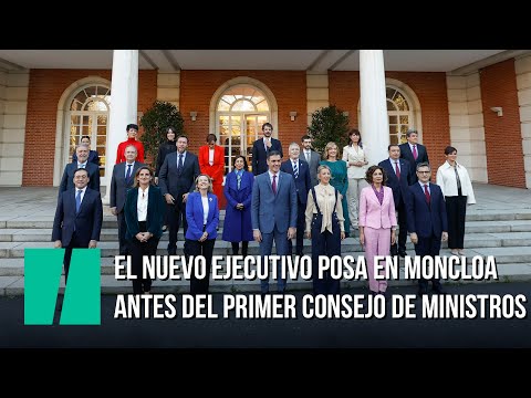 El nuevo Ejecutivo posa en Moncloa antes del primer Consejo de Ministros