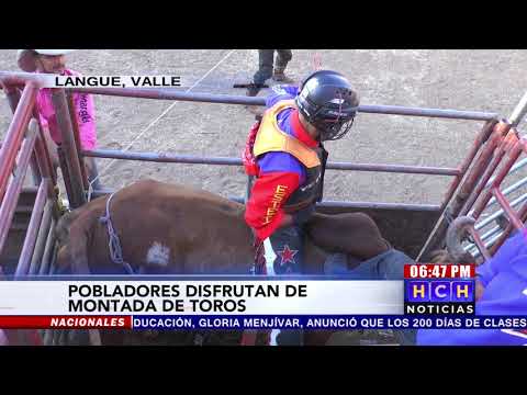 Pobladores de Langue, Valle disfrutan de una montada de toros como parte de su #FeriaPatronal
