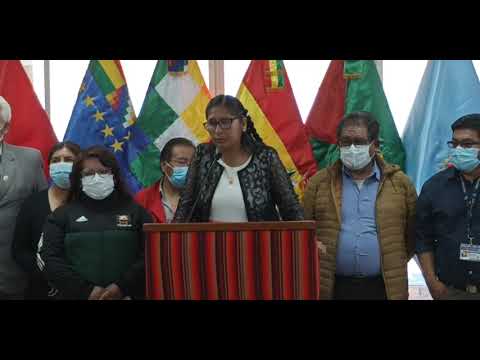 Alcaldesa Eva Copa brinda conferencia de prensa sobre el desayuno escolar en la ciudad de El Alto.