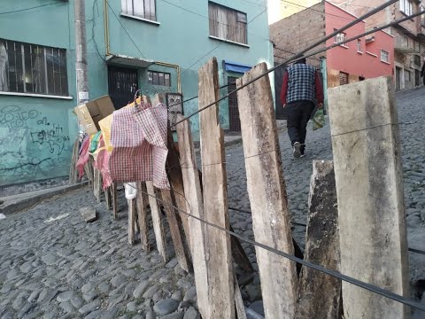 Vecinos instalan barricadas en Villa El Carmen
