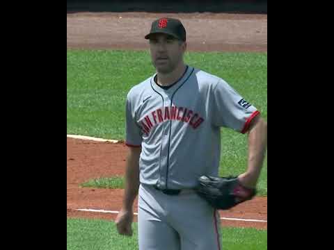 Jung Hoo Lee gets a tip of the cap from Justin Verlander!