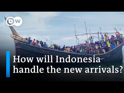 Hundreds of Rohingya refugees arrive by boat in Indonesia's Aceh province | DW News