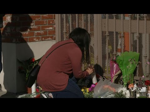 Fusillade en Californie: fleurs et bougies devant un mémorial pour les victimes | AFP Images
