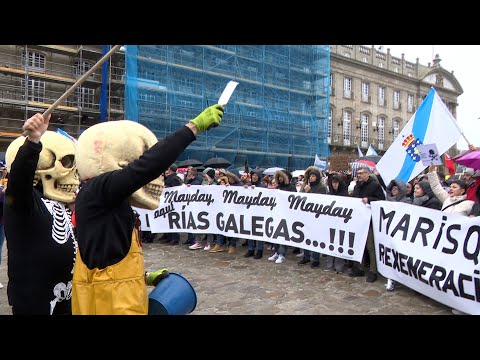 Miles de personas llenan el Obradoiro al grito de 'Nunca Máis'