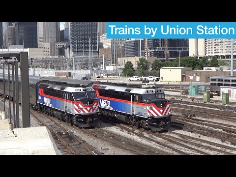 Metra: Trains by Chicago Union Station