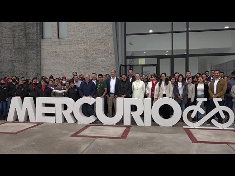 El colombiano Nairo Quintana de visita en la planta de Bicicletas Mercurio.