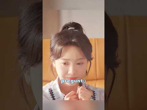 El hombre va a trabajar todos los días con un paracaídas.