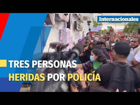 Protesta feminista termina con disparos de la Policía dejando heridos en Cancún