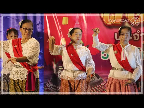 การแสดงของกลุ่มพัฒนาสตรีม.4ง