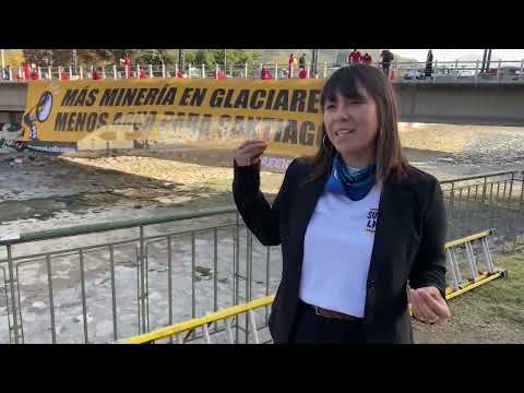 Intervención de Greenpeace contra el impacto de la minería en los glaciares en Santiago