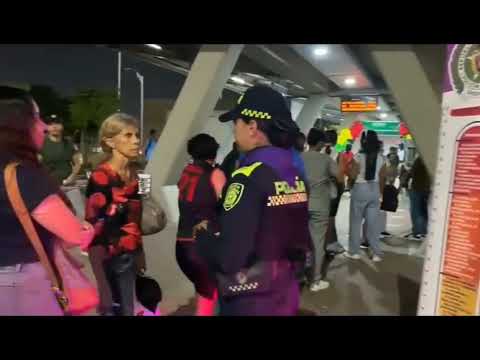 Policía socializó Línea de Orientación a mujeres víctimas de violencia 155 en estación de Transmetro