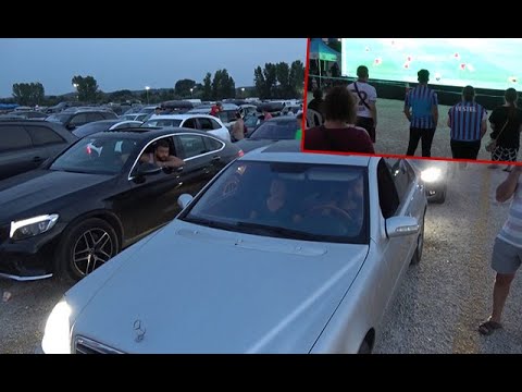 Kapıkule'de Çıkış İçin Sıra Bekleyen Gurbetçiler, Dev Ekrandan Maç İzledi