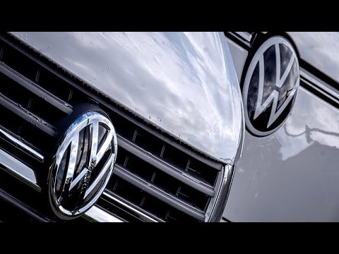 Γερμανικό δικαστήριο καταδικάζει τέσσερα πρώην στελέχη της Volkswagen για απάτη στο σκάνδαλο...