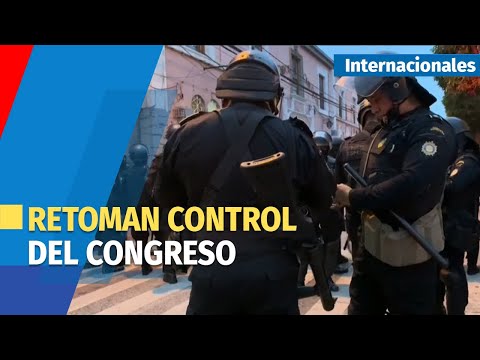 Policía de Guatemala retoma el control del Congreso