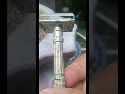 Bàn dao cạo râu mỹ xưa 1966 cốt đồng mạ crom còn khá đẹp giá 500k ai quan tâm alo em ạ thanks