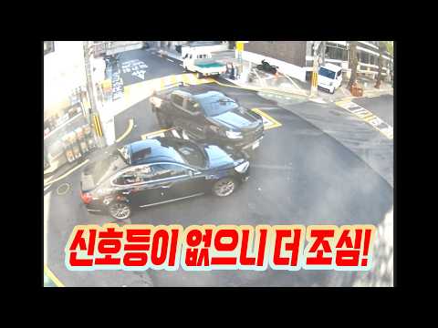 28187회. 신호등 없는 교차로에서 만나 충돌한 사고, 블박차는 2대가 교행 가능한 곳이고 상대는 좁은 길인데, 경찰은 블박차가 가해차라고 합니다!