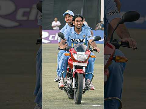 MS Dhoni🔥 ग्राउंड पर entry 😨करते हैं तो पूरे ग्राउंड का माहौल बदल जाता है😭😭#cricket #msdhoni #short