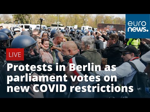 Protests in Berlin as Bundestag votes on COVID rules overhaul | LIVE Protests in Berlin as Bundestag votes on COVID rules overhaul | LIVE