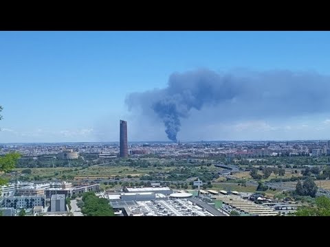 Ισπανία: Συναγερμός από έκρηξη και πυρκαγιά σε αποθήκη χημικών στην Σεβίλλη
