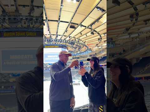John Starks Shows Off the <strong>Limited</strong>-Edition Knicks Pepsi Can at MSG 💙🧡