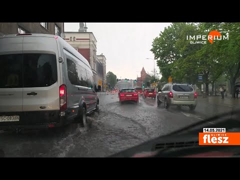 Flesz Gliwice / Ulewa zalała drogi w Gliwicach