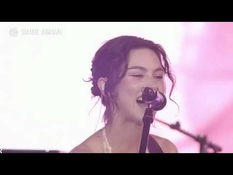 Gracie Abrams - Let It Happen (Lollapalooza Chicago 2025)