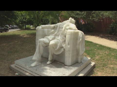 Wax sculpture of Abraham Lincoln melts away in the heat