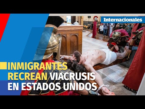 Inmigrantes muestran su devoción durante representación del viacrucis en Nueva York