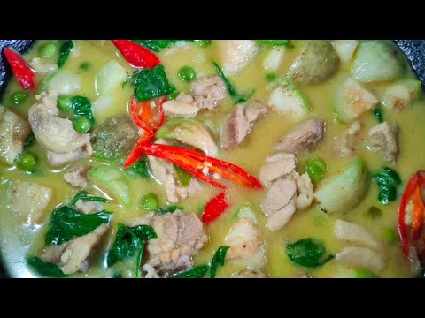 แกงเขียวหวานไก่ใส่ใบโหระพาหอม