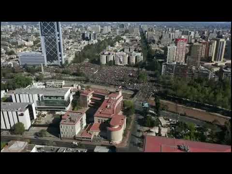 Conmemoración del 18-O: Miles de personas se congregan en Plaza Italia