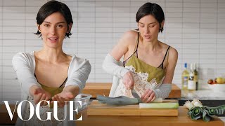 Thumbnail for the video "Gracie Abrams Cooks French-Braised Leeks | Now Serving | Vogue" from Vogue