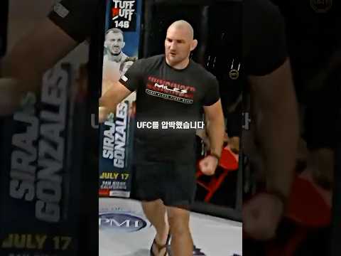 스트릭랜드 폭탄발언, "그냥 벨트 내려놓고 <strong>제이크</strong> 폴이랑 복싱이나 할란다"
