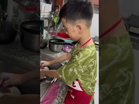 Nhân vật chính rửa chén