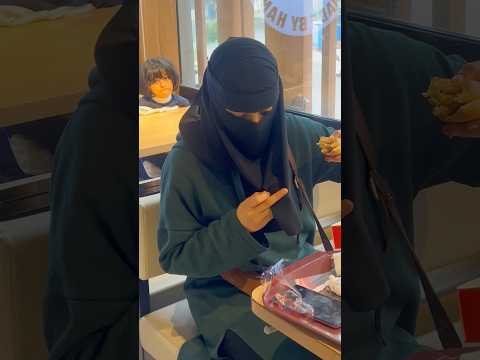 نسأل الله أن يرزق جميع الأطفال اليتامى.😭😭#shorts #youtubeshorts #viralshorts #short