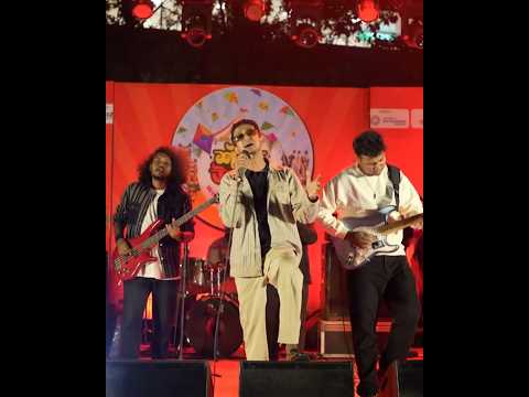 চেনা মানুষের মুখে নতুন মুখোশ সময়তো বদলায় ওদের কি দোষ?