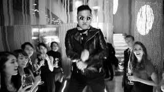 PSY(싸이) GETS GANGNAM X NEW YORK STYLE