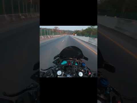 ถนนน่ากลัวมากพื้นมีแต่อะไรก็ไม่รู้ 😭