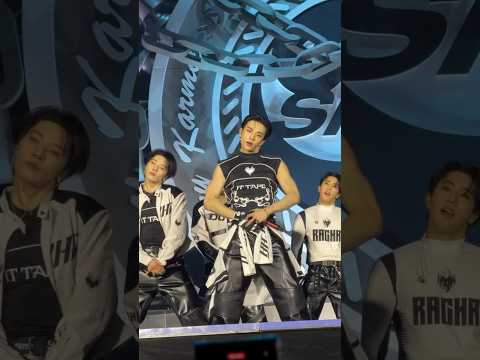 CEREMONY ❤️❤️❤️#hyunjin #felix #bangchan #bangchan #straykids #skz #concert #tour #shorts #viral